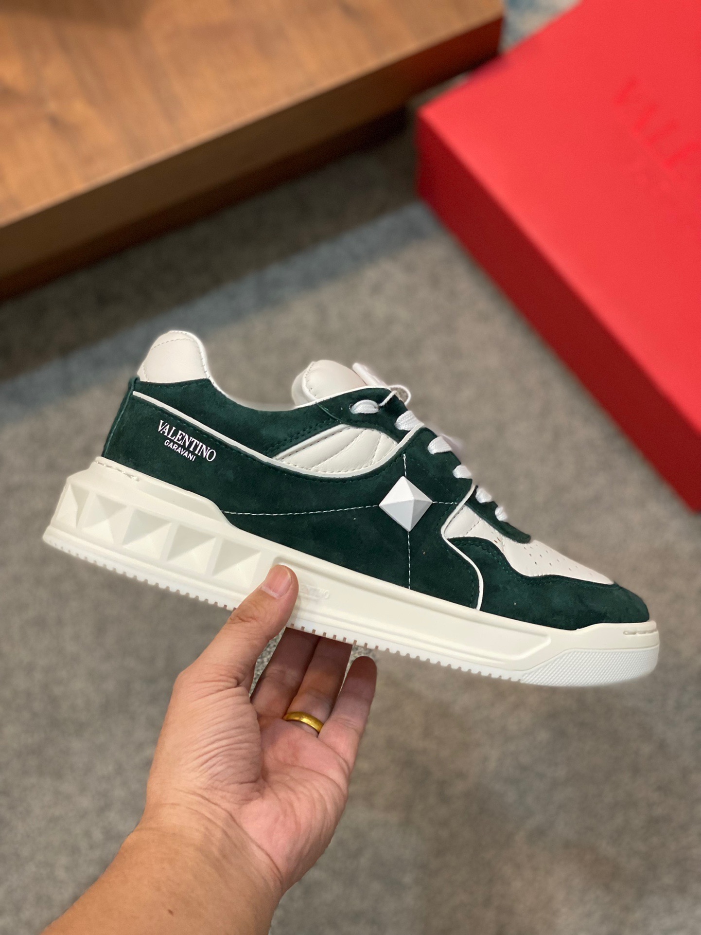 Men Women 𝑉*𝐴𝐿𝐸𝑁𝑇𝐼𝑁𝑂 Top Sneaker