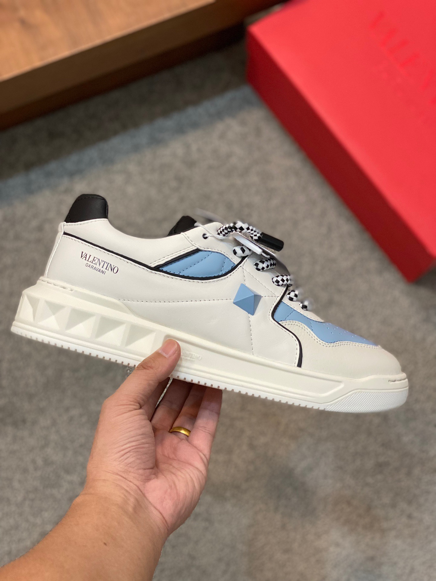 Men Women 𝑉*𝐴𝐿𝐸𝑁𝑇𝐼𝑁𝑂 Top Sneaker