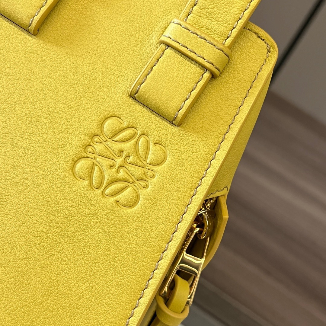 L*oewe Bag 652235 Top Quality