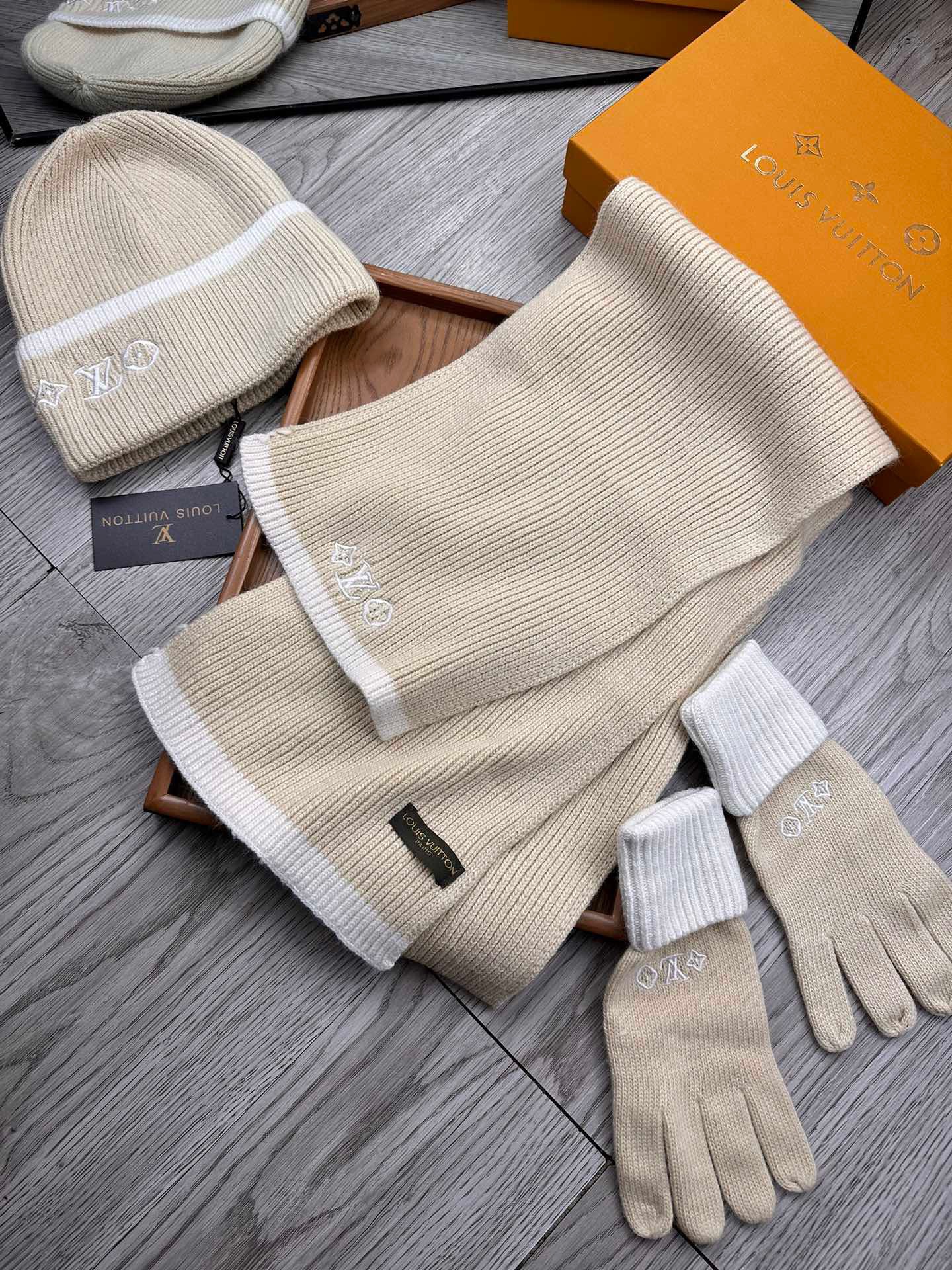 Women Men Hat+Gloves+The scarf L*V