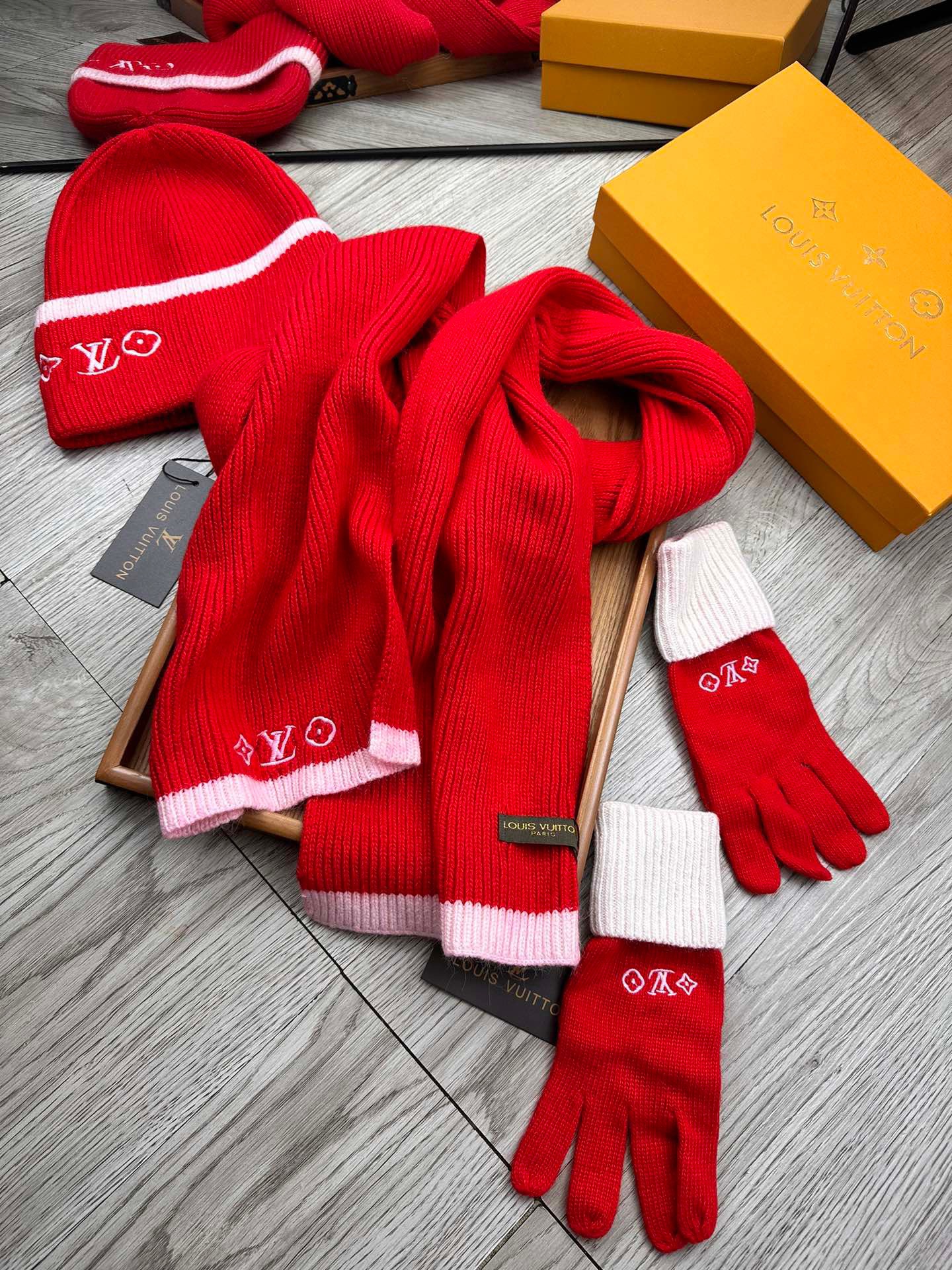 Women Men Hat+Gloves+The scarf L*V