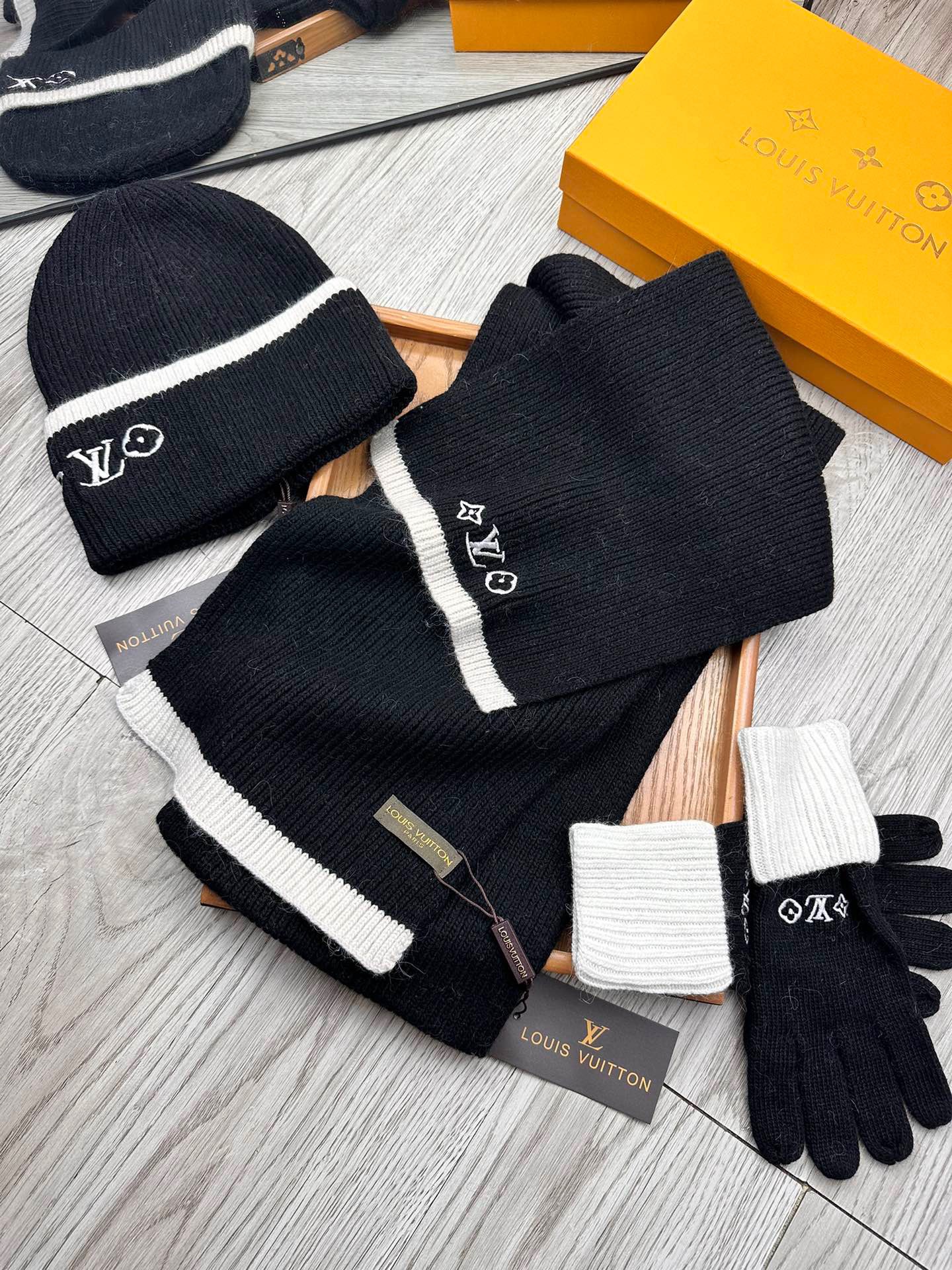 Women Men Hat+Gloves+The scarf L*V