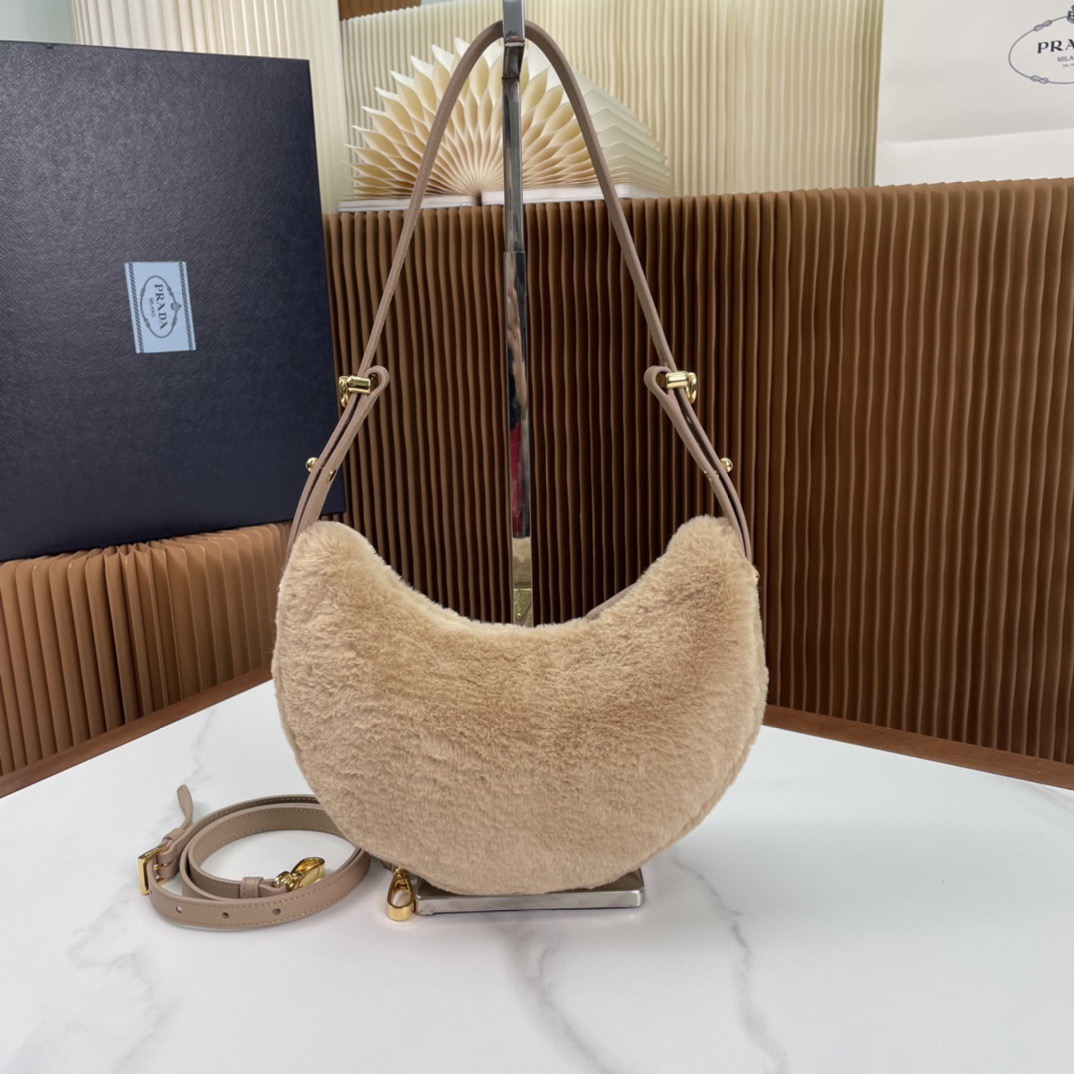 P*rada Bag Top Quality