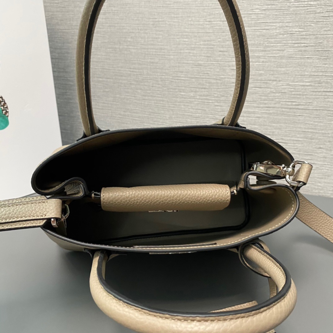 P*rada Bag Top Quality