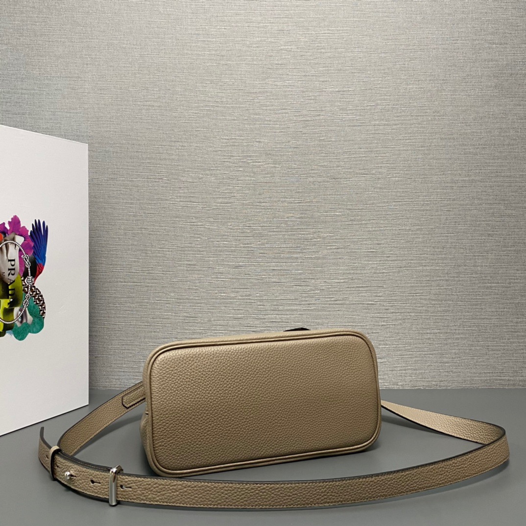 P*rada Bag Top Quality