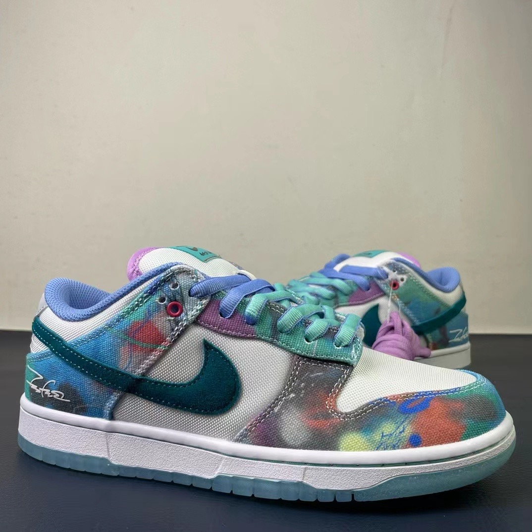 NK SB Dunk Low
