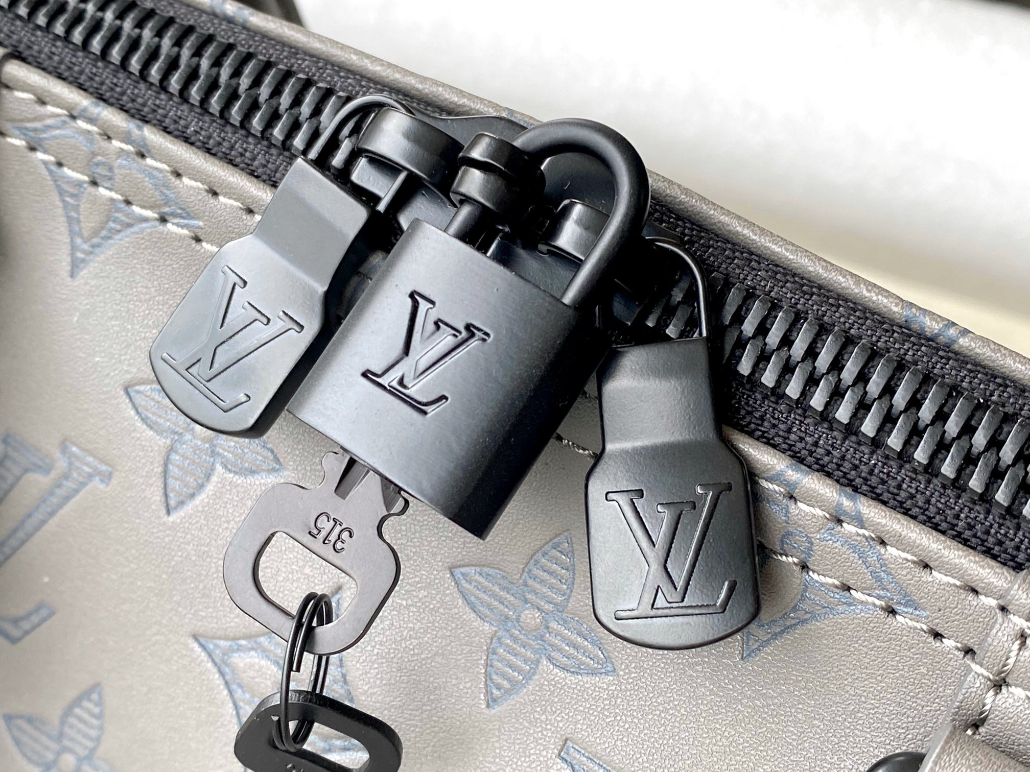 L*ouis V*uitton Top Bag