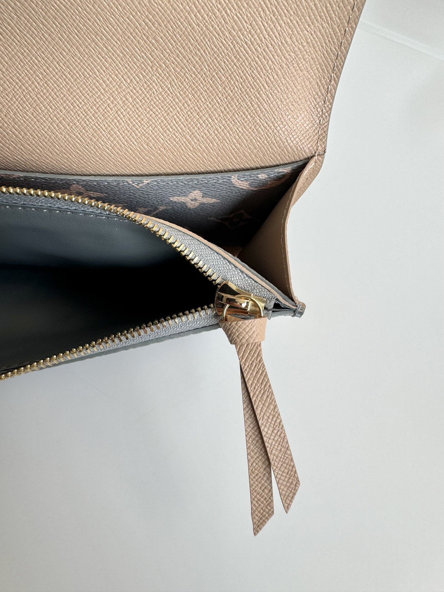 L*ouis V*uitton Top Bag