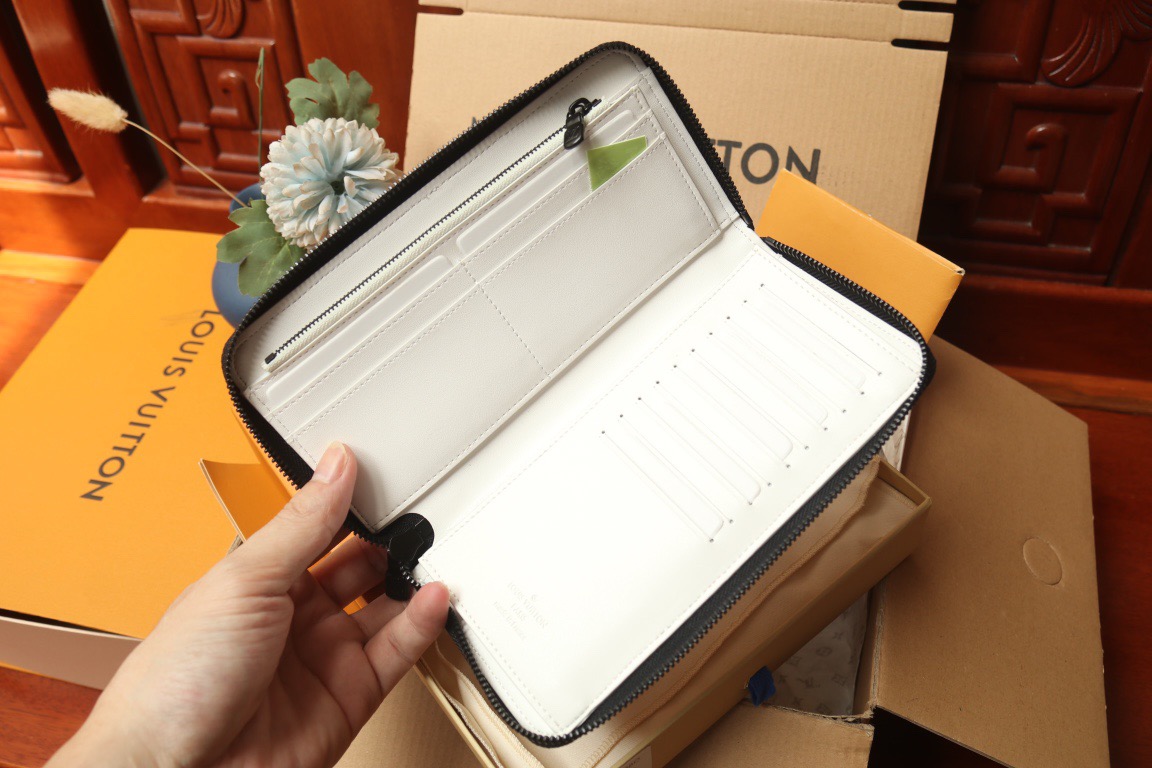 L*ouis V*uitton Top Bag