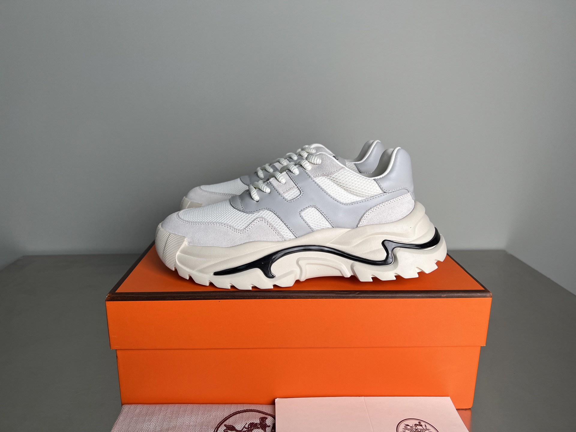 Men H*ermes Top Sneaker