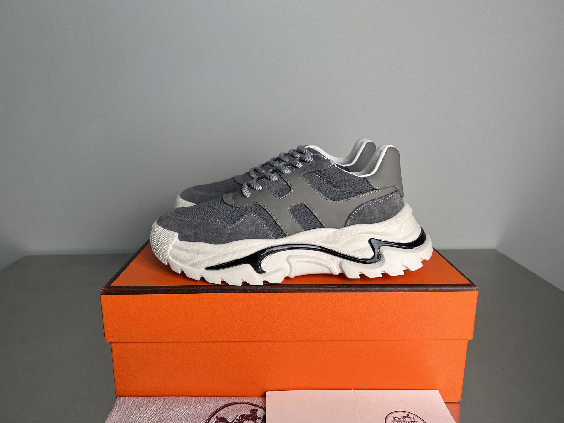 Men H*ermes Top Sneaker