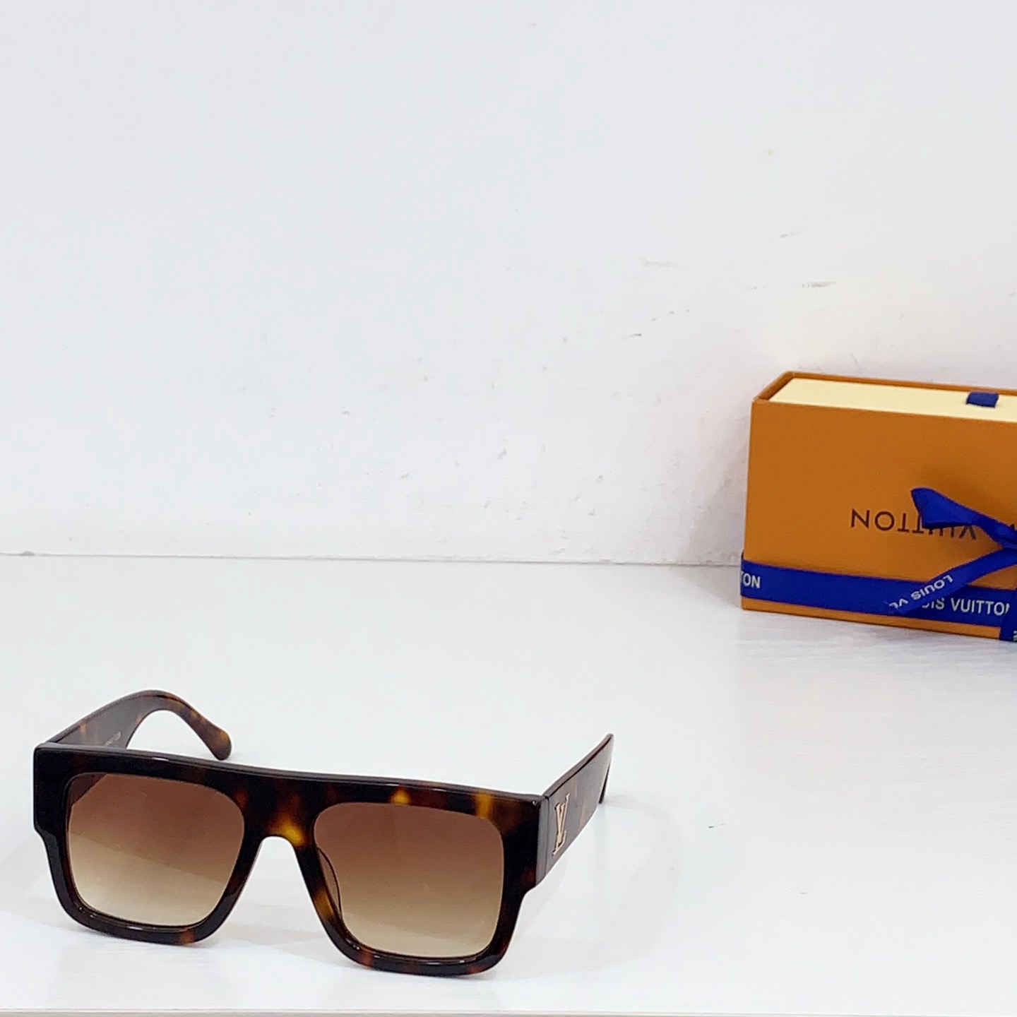 L*ouis V*uitton Glasses