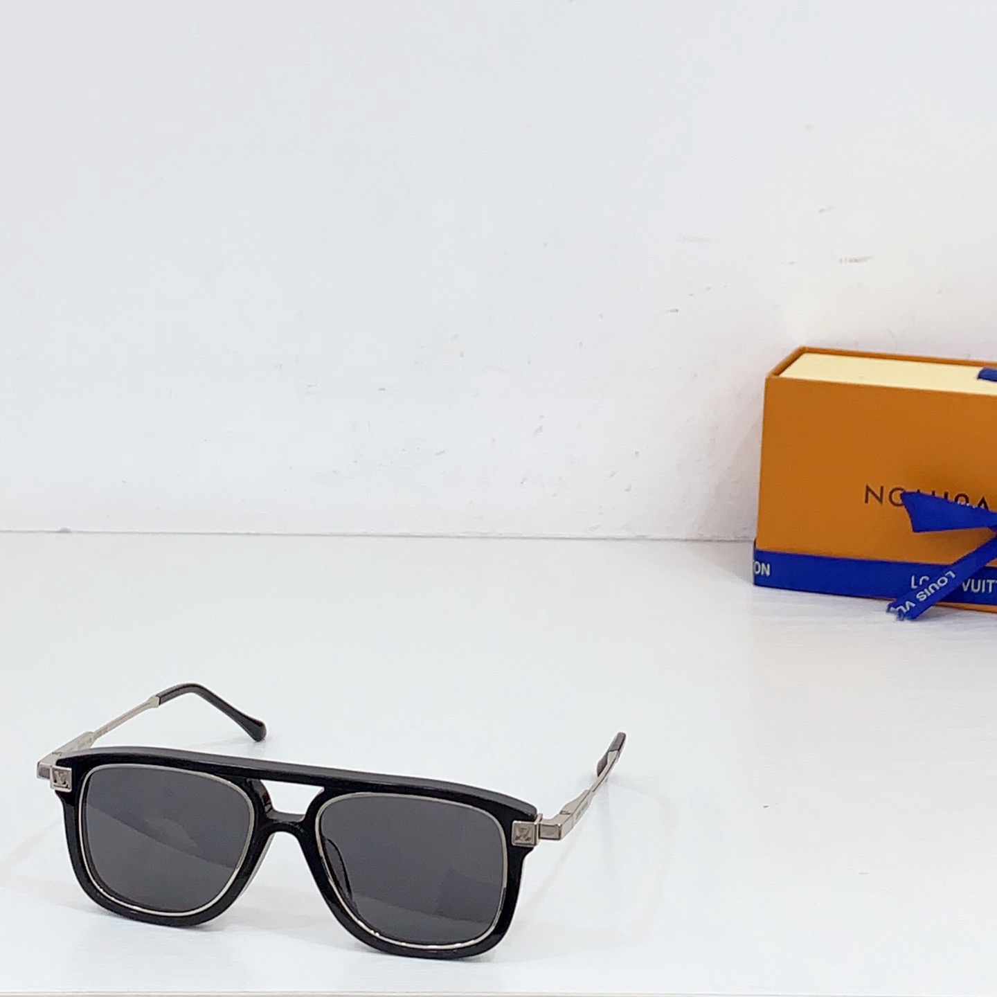 L*ouis V*uitton Glasses