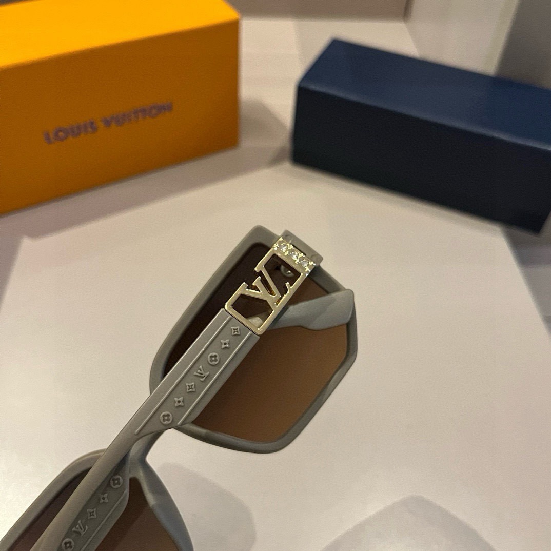 L*ouis V*uitton Glasses