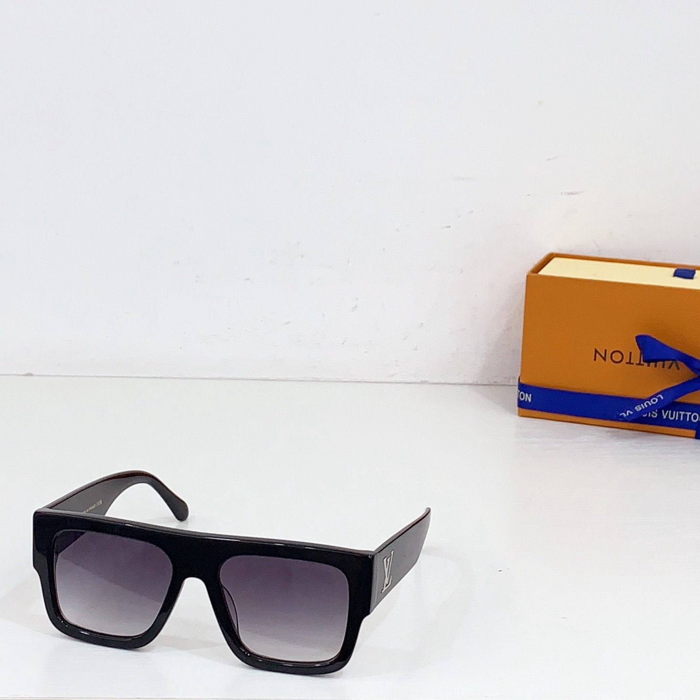 L*ouis V*uitton Glasses