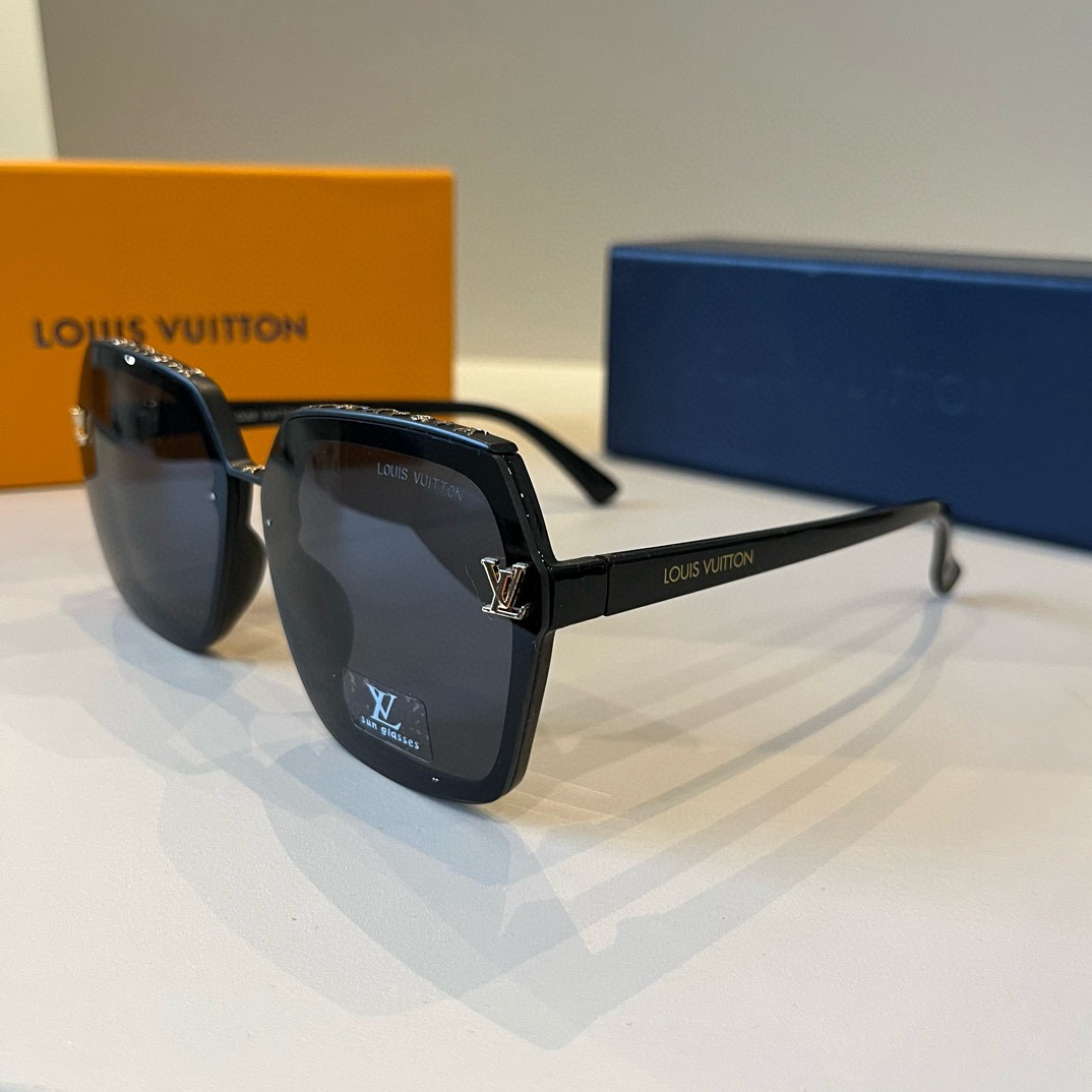 L*ouis V*uitton Glasses