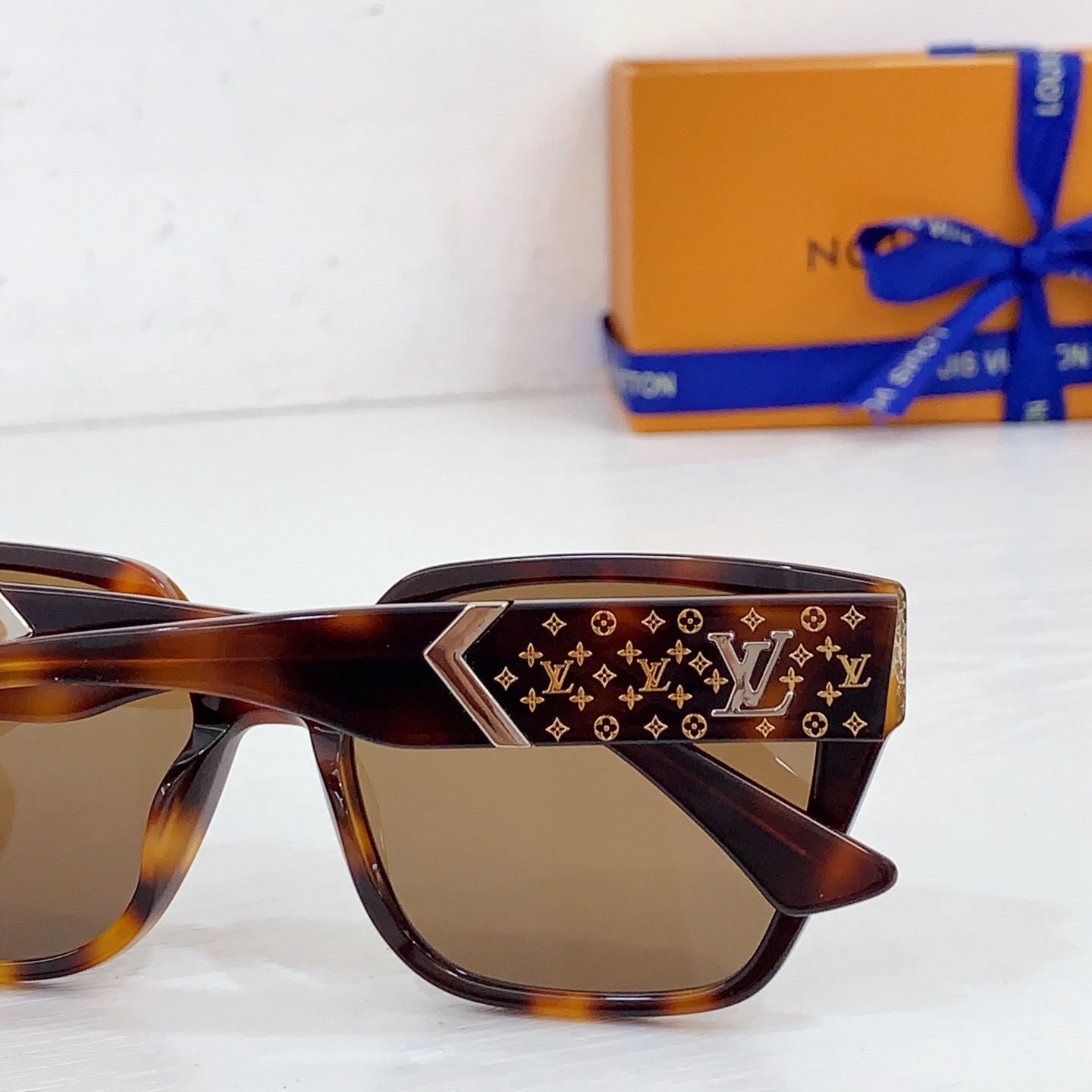 L*ouis V*uitton Glasses