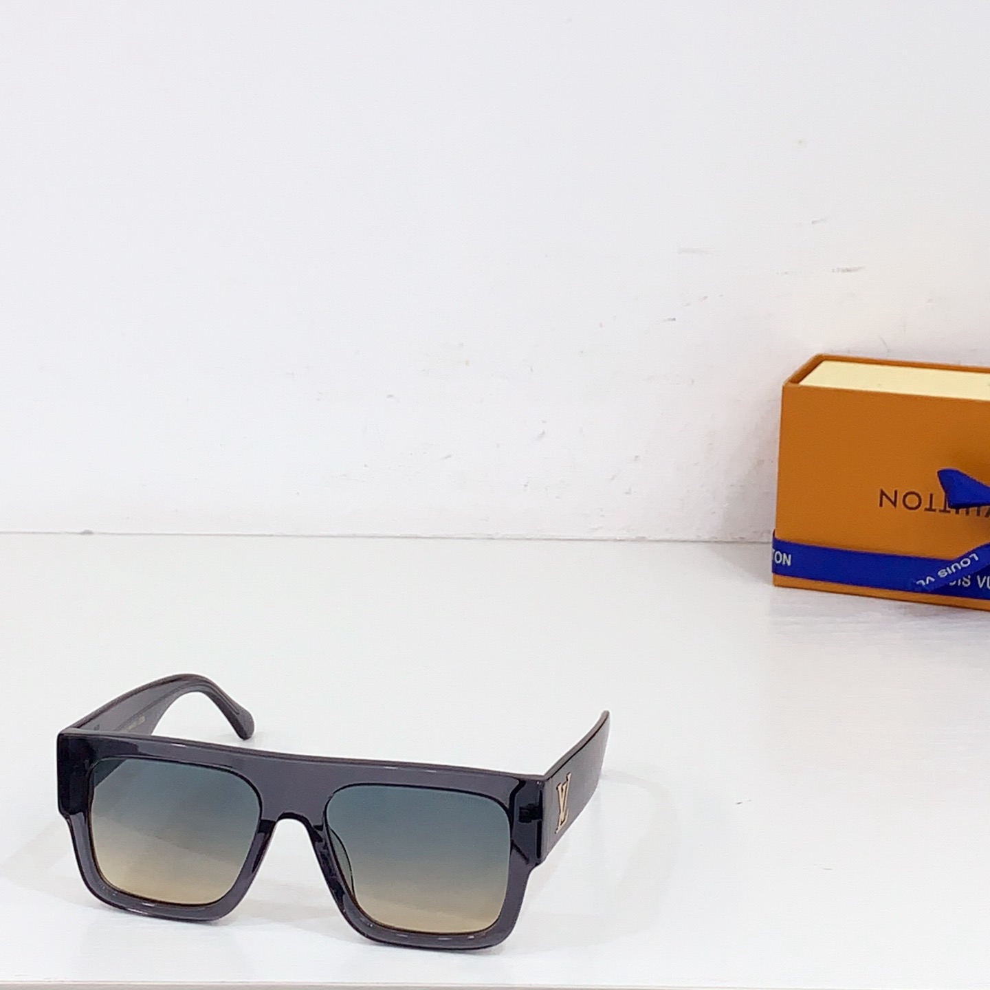 L*ouis V*uitton Glasses