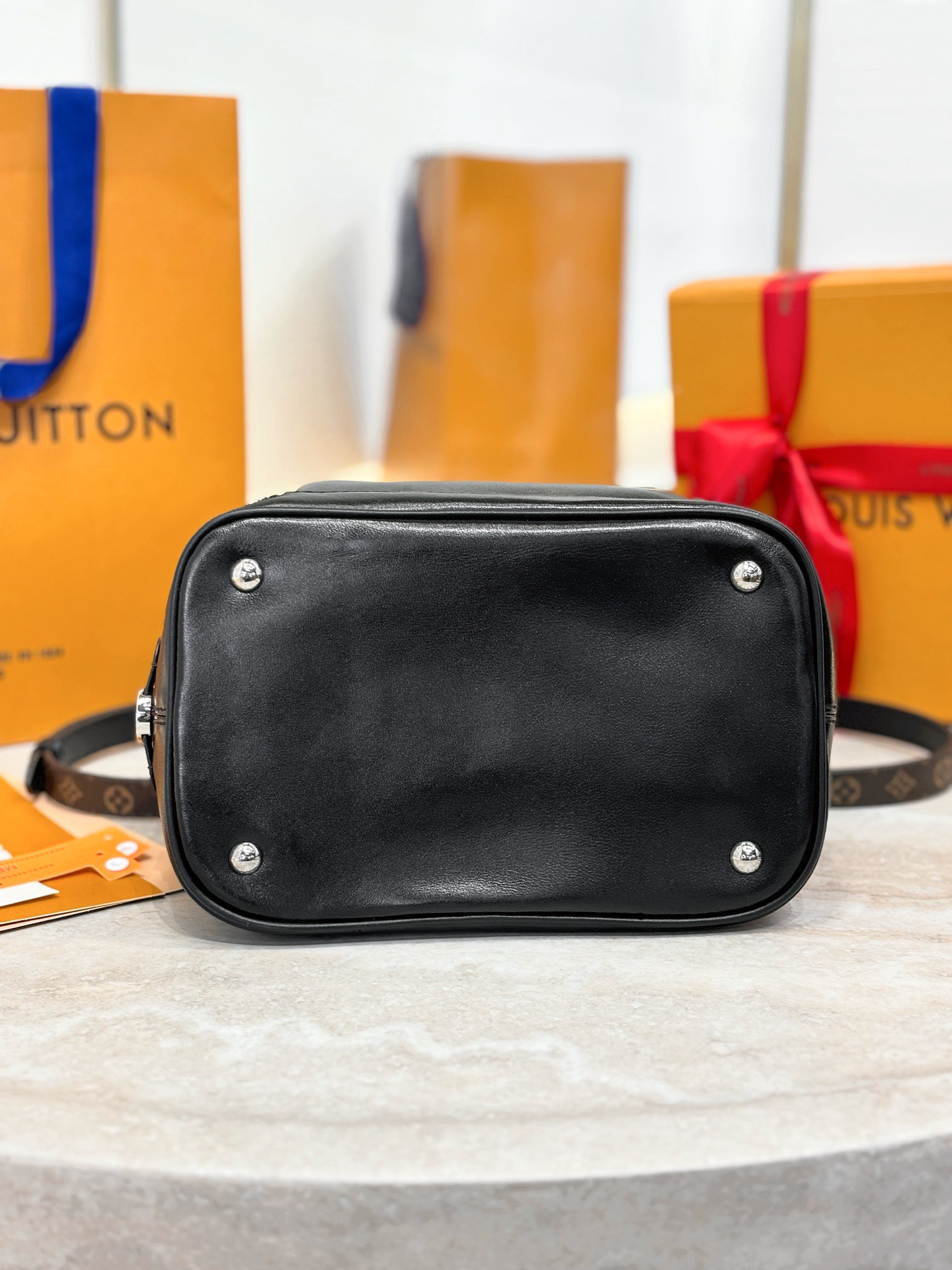 L*ouis V*uitton Top Bag