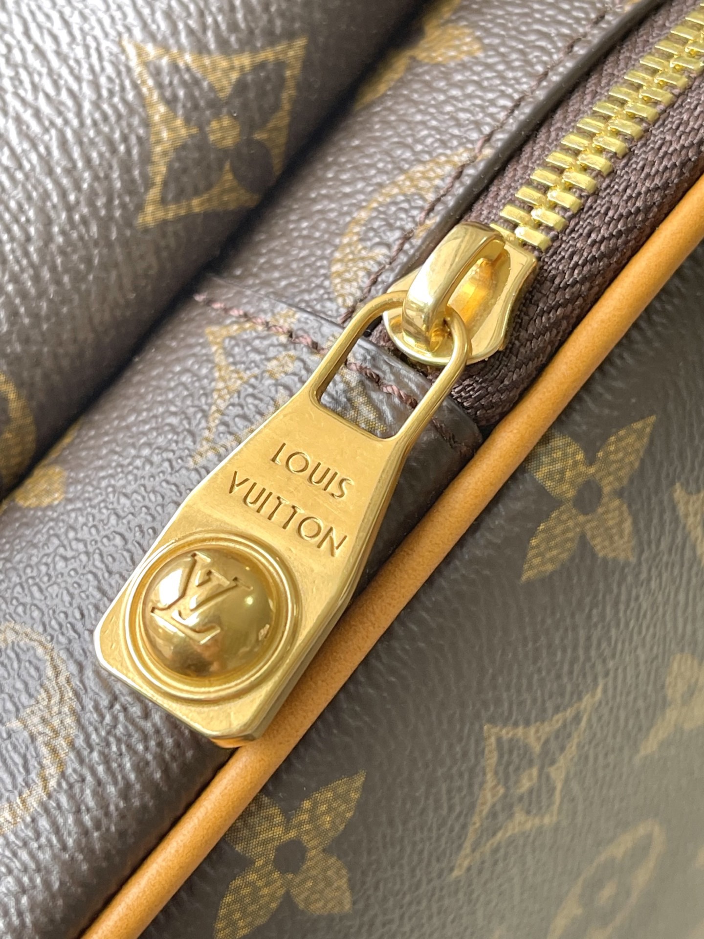 L*ouis V*uitton Top Bag