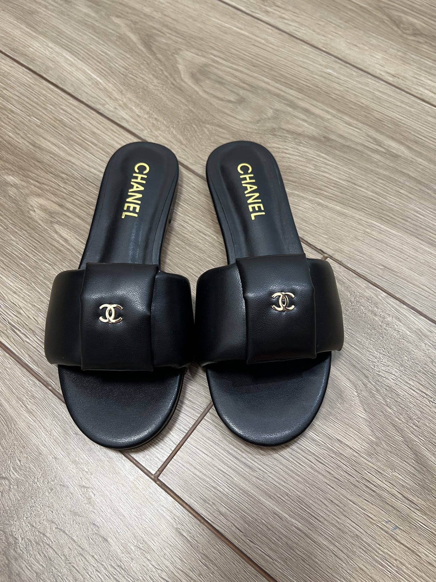 Women Top Quality C*hanel shoes