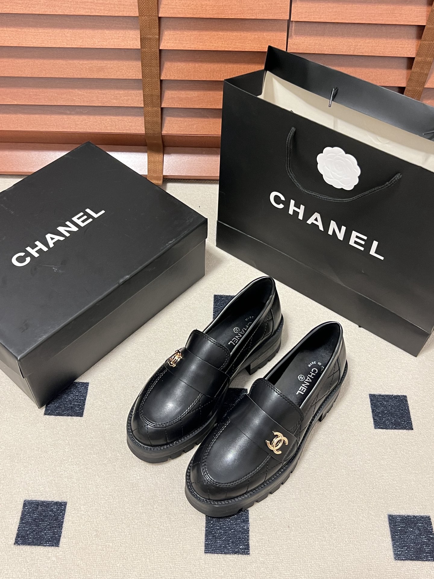 Women Top Quality C*hanel shoes