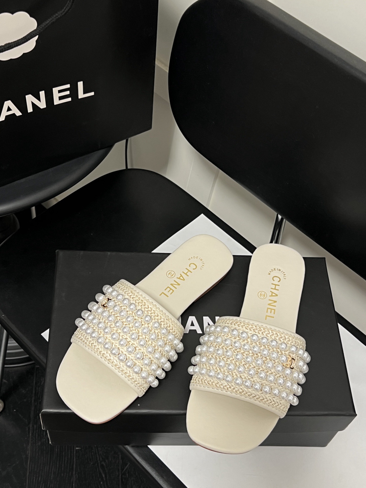 Women Top Quality C*hanel shoes