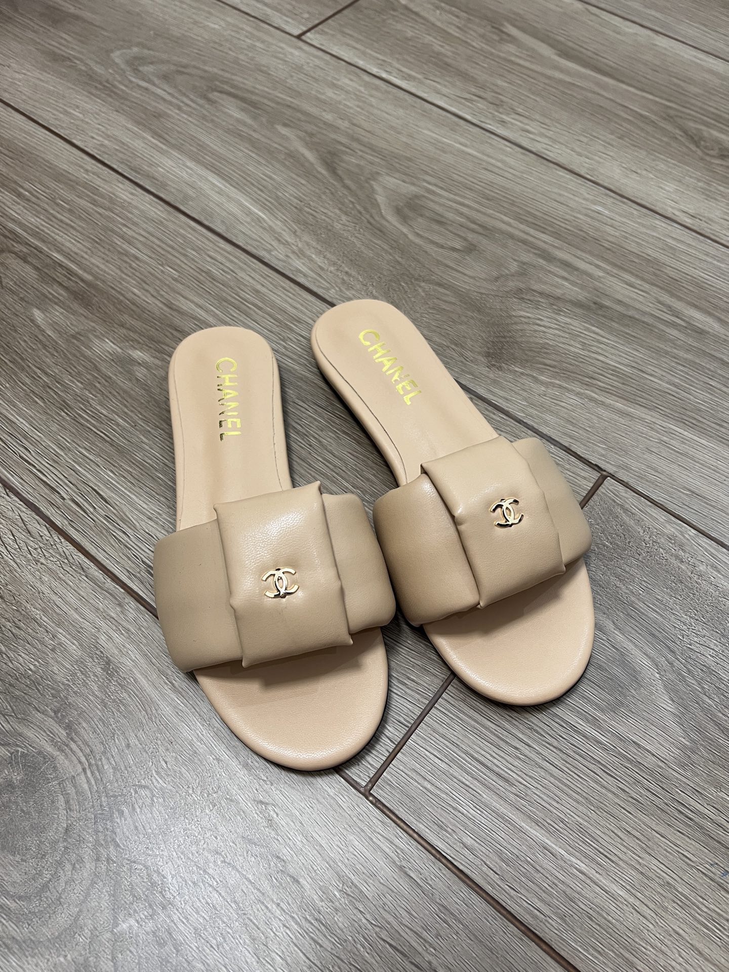 Women Top Quality C*hanel shoes