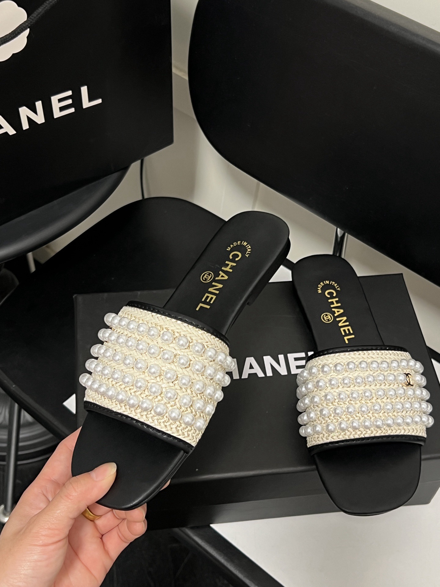 Women Top Quality C*hanel shoes