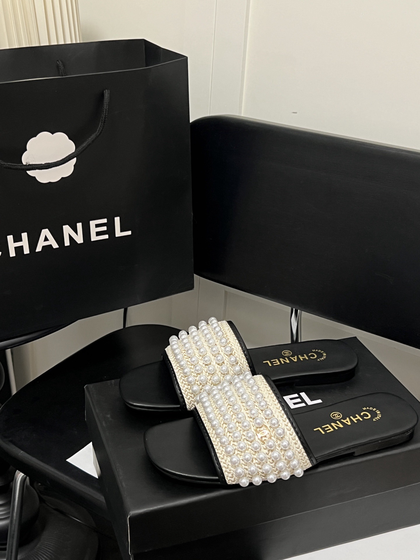 Women Top Quality C*hanel shoes