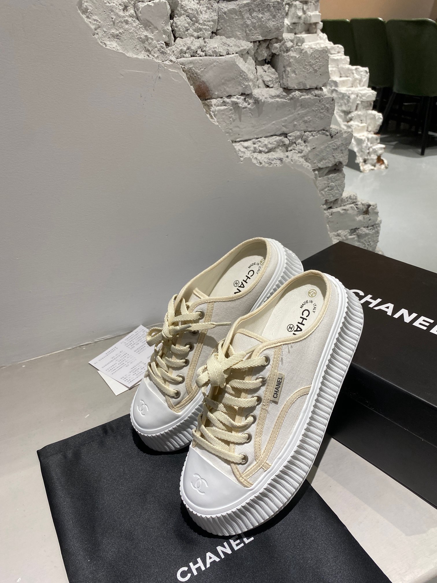 Women Top Quality C*hanel shoes