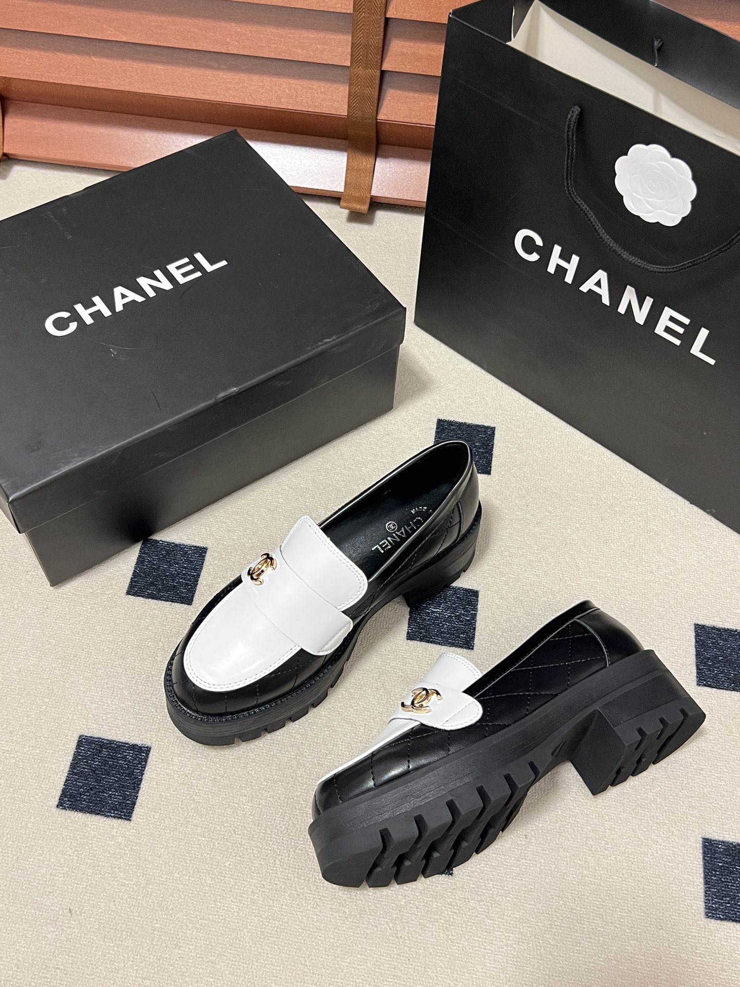 Women Top Quality C*hanel shoes