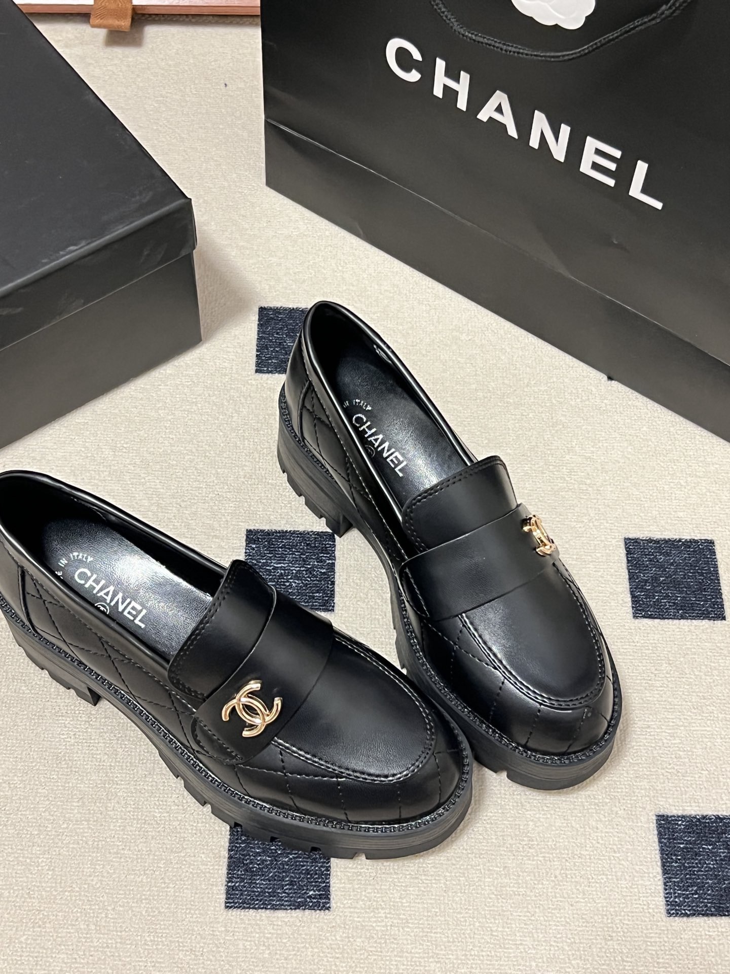 Women Top Quality C*hanel shoes