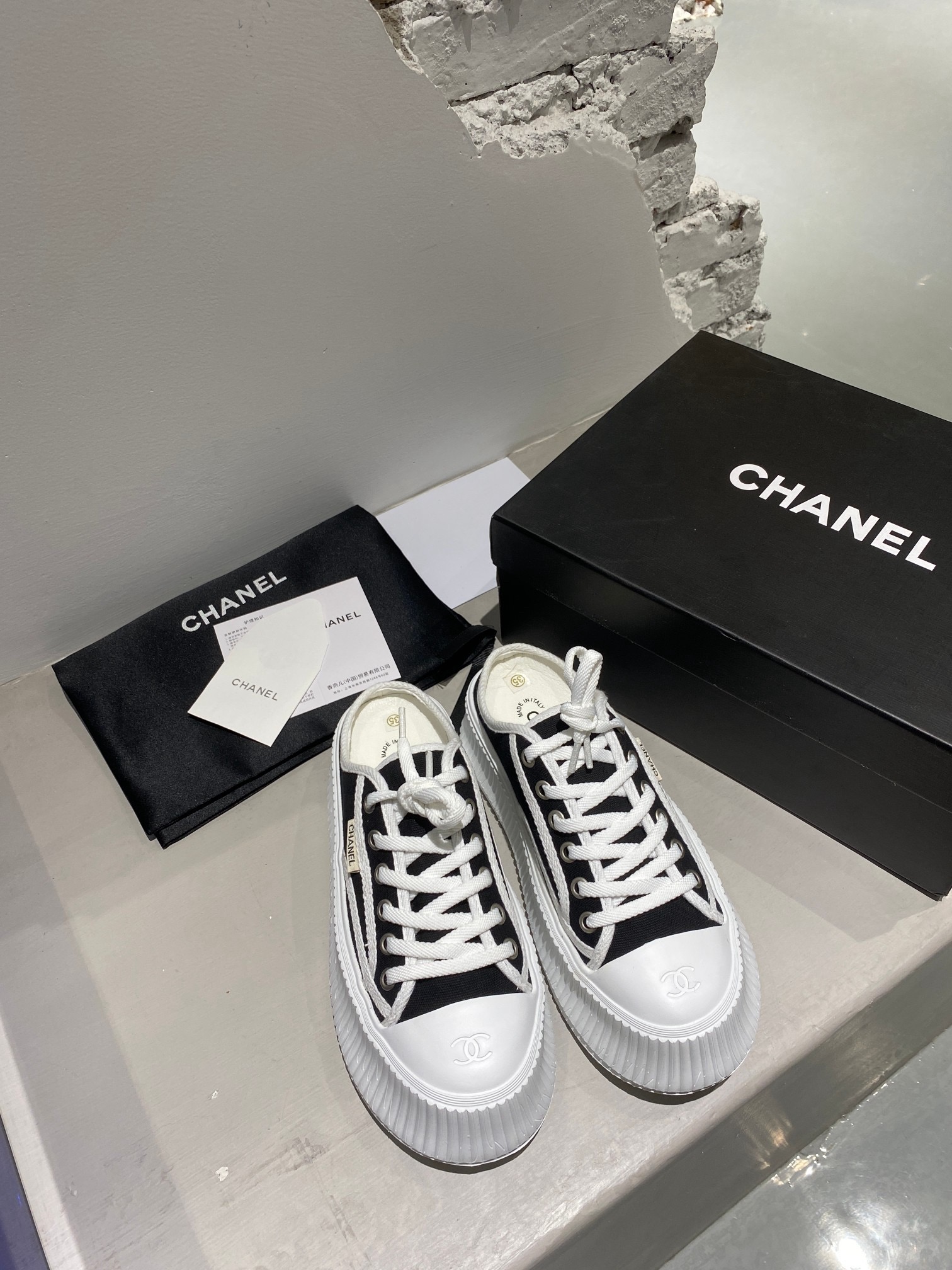 Women Top Quality C*hanel shoes