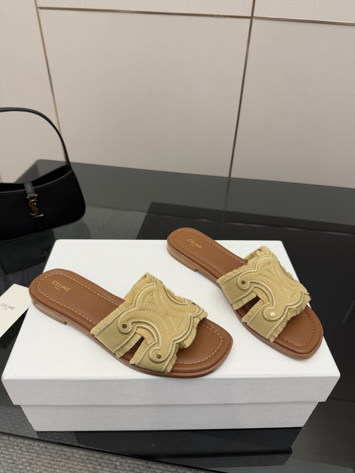 Women Top Quality C*eline shoes