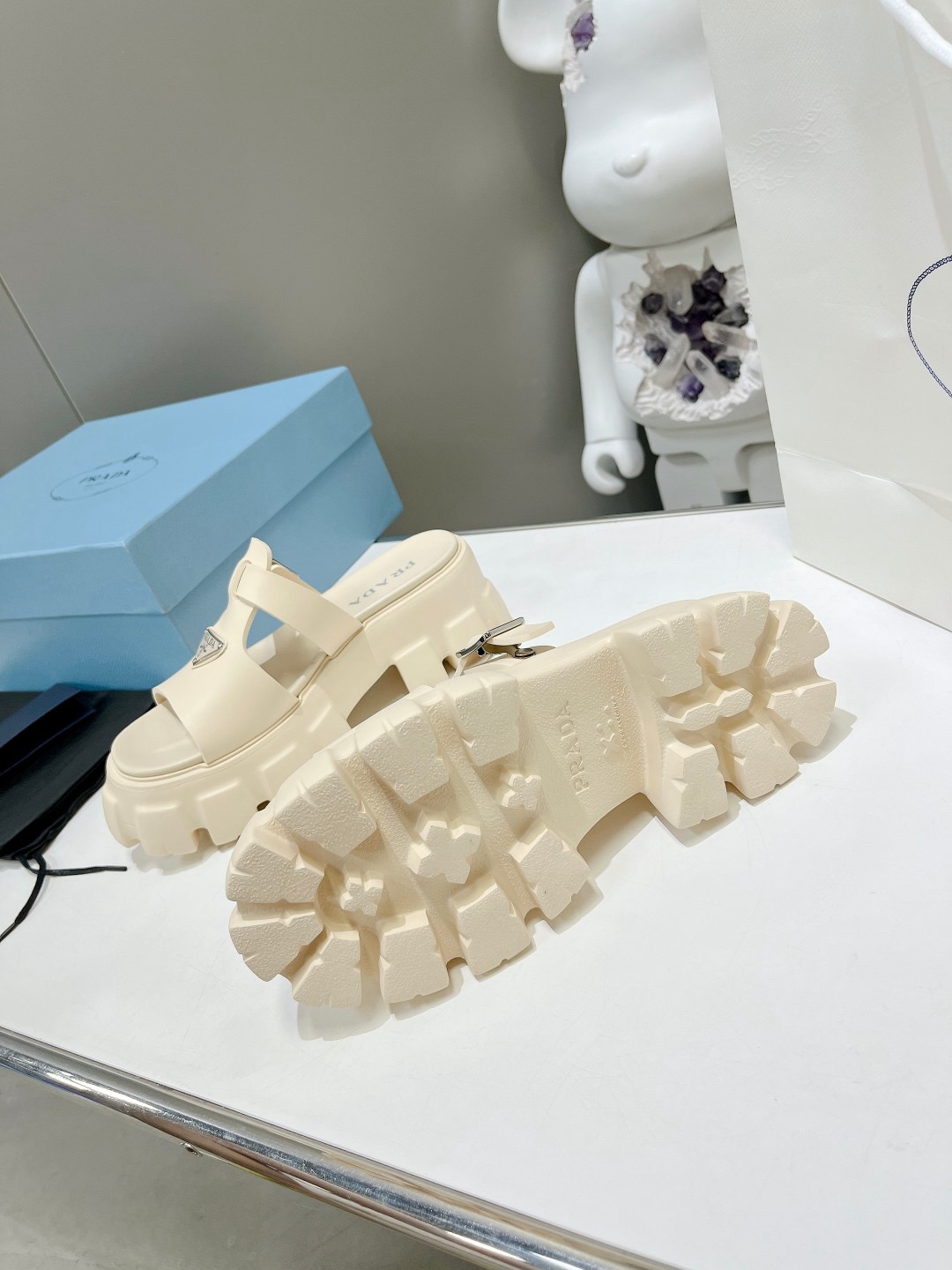 Women Top Quality P*rada shoes