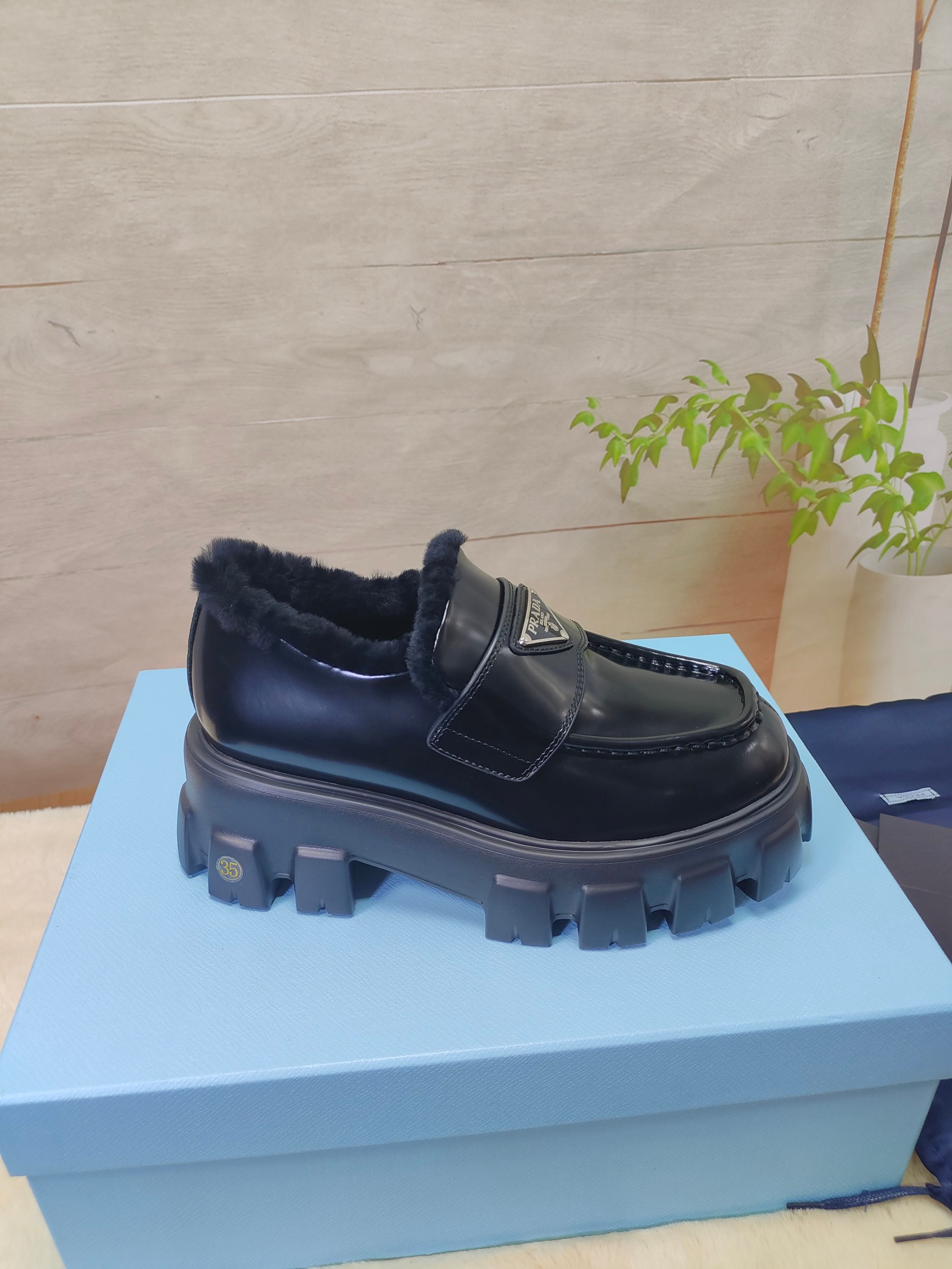 Women Men Top Quality P*rada shoes