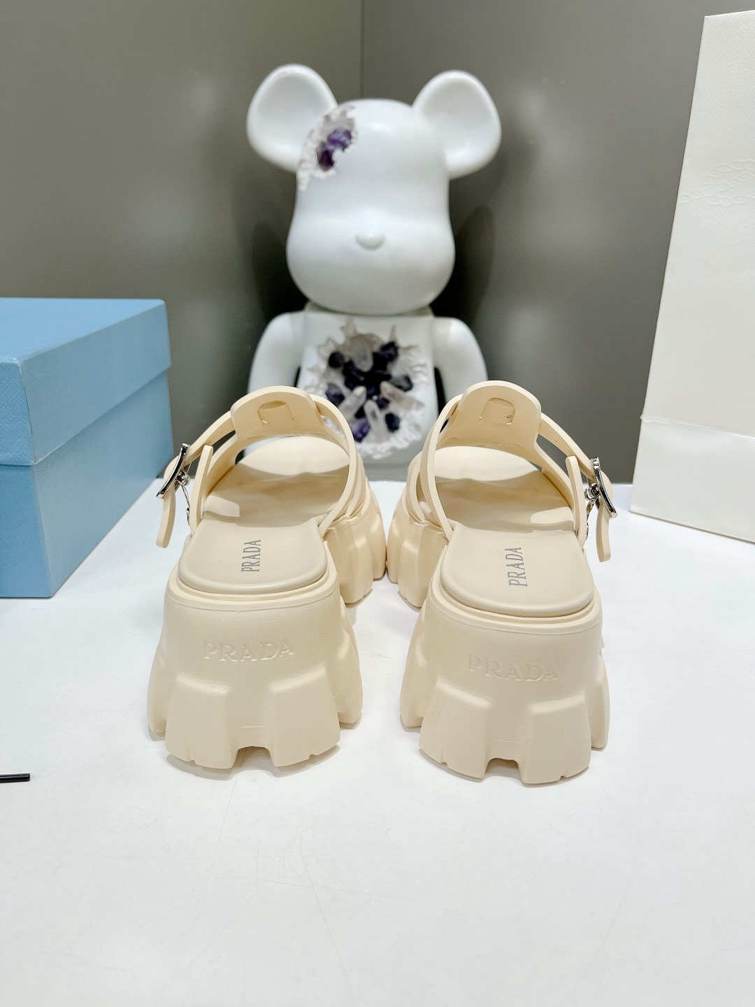 Women Top Quality P*rada shoes