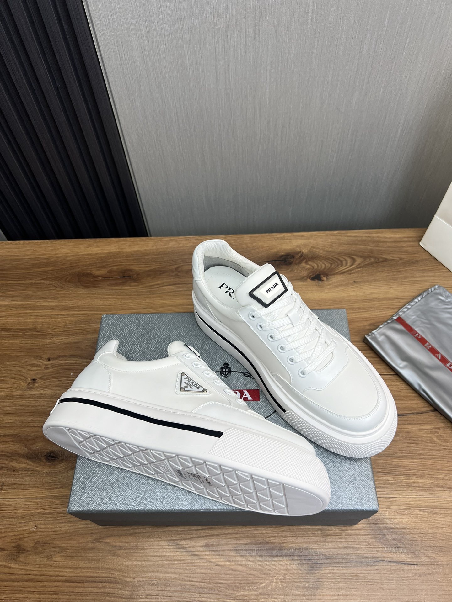 Women Men Top Quality P*rada shoes