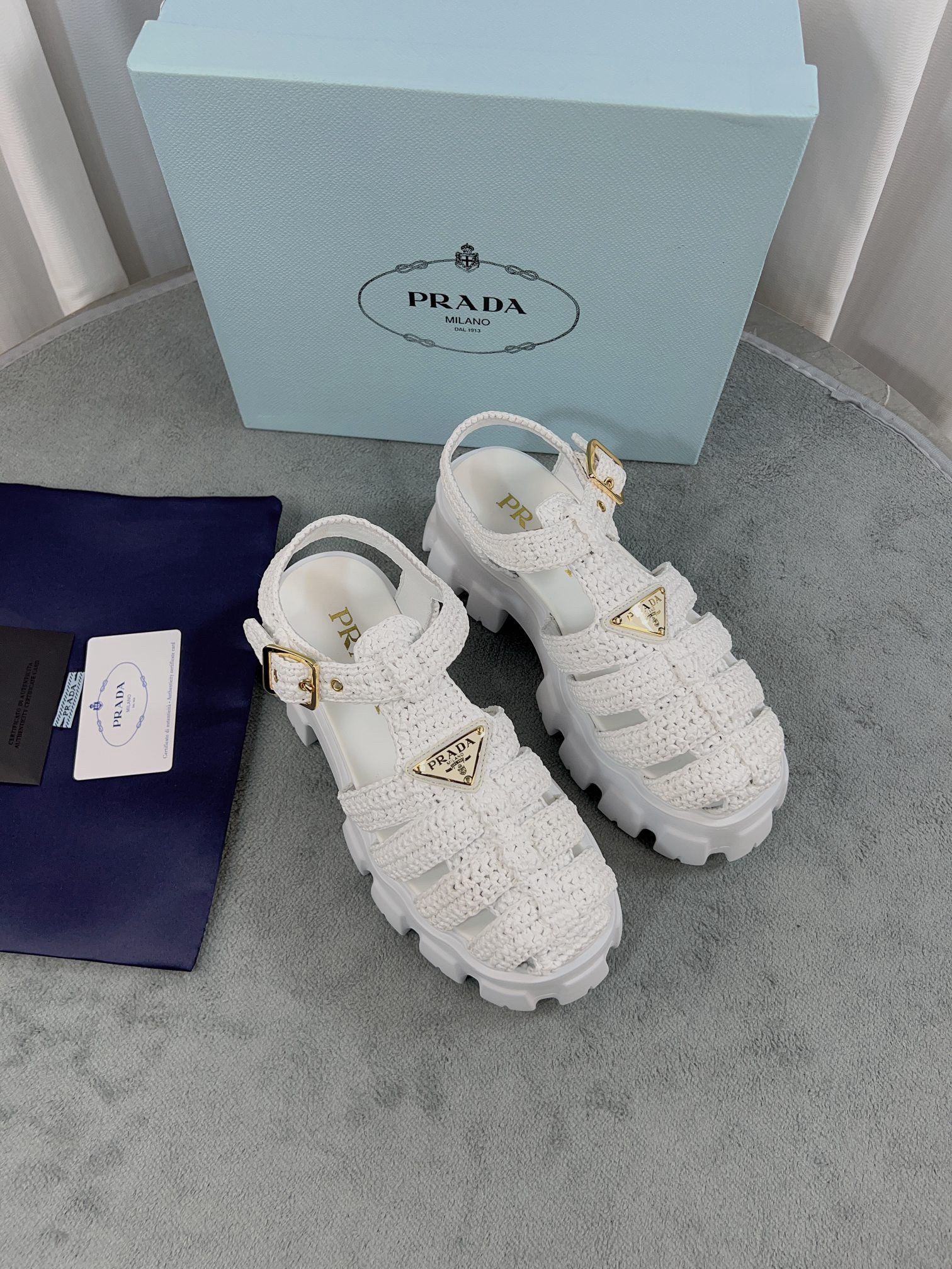 Women Top Quality P*rada shoes