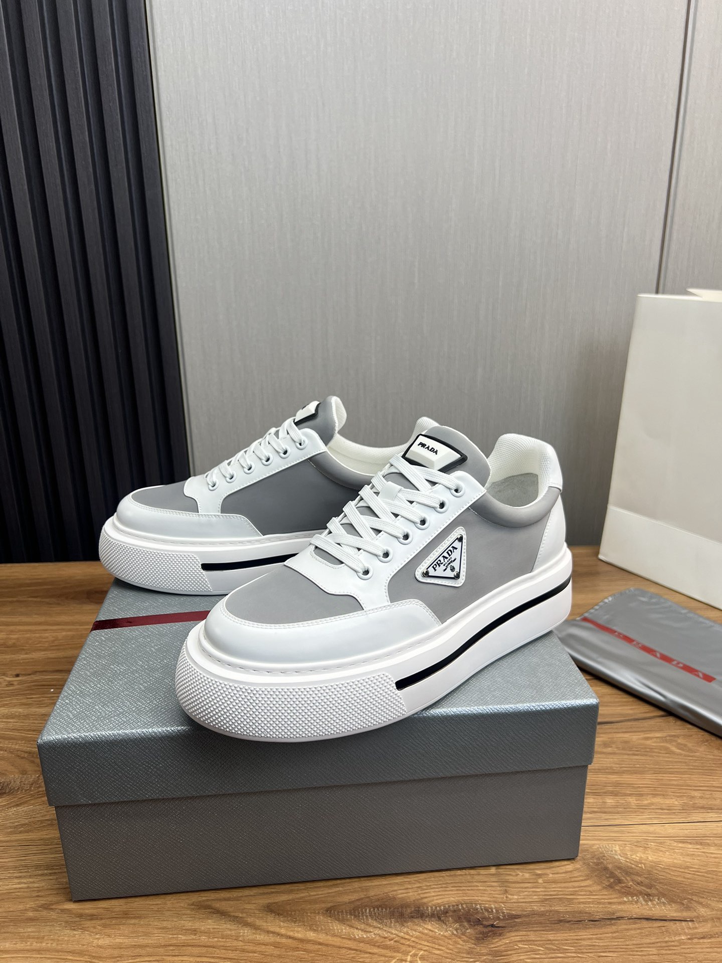 Women Men Top Quality P*rada shoes