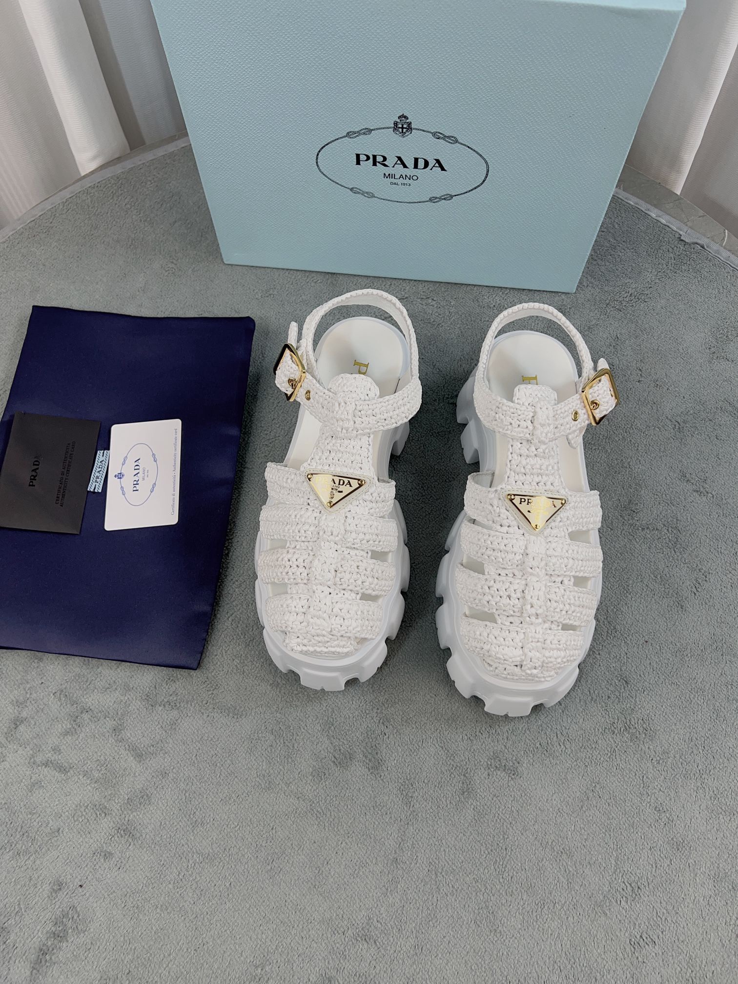 Women Top Quality P*rada shoes