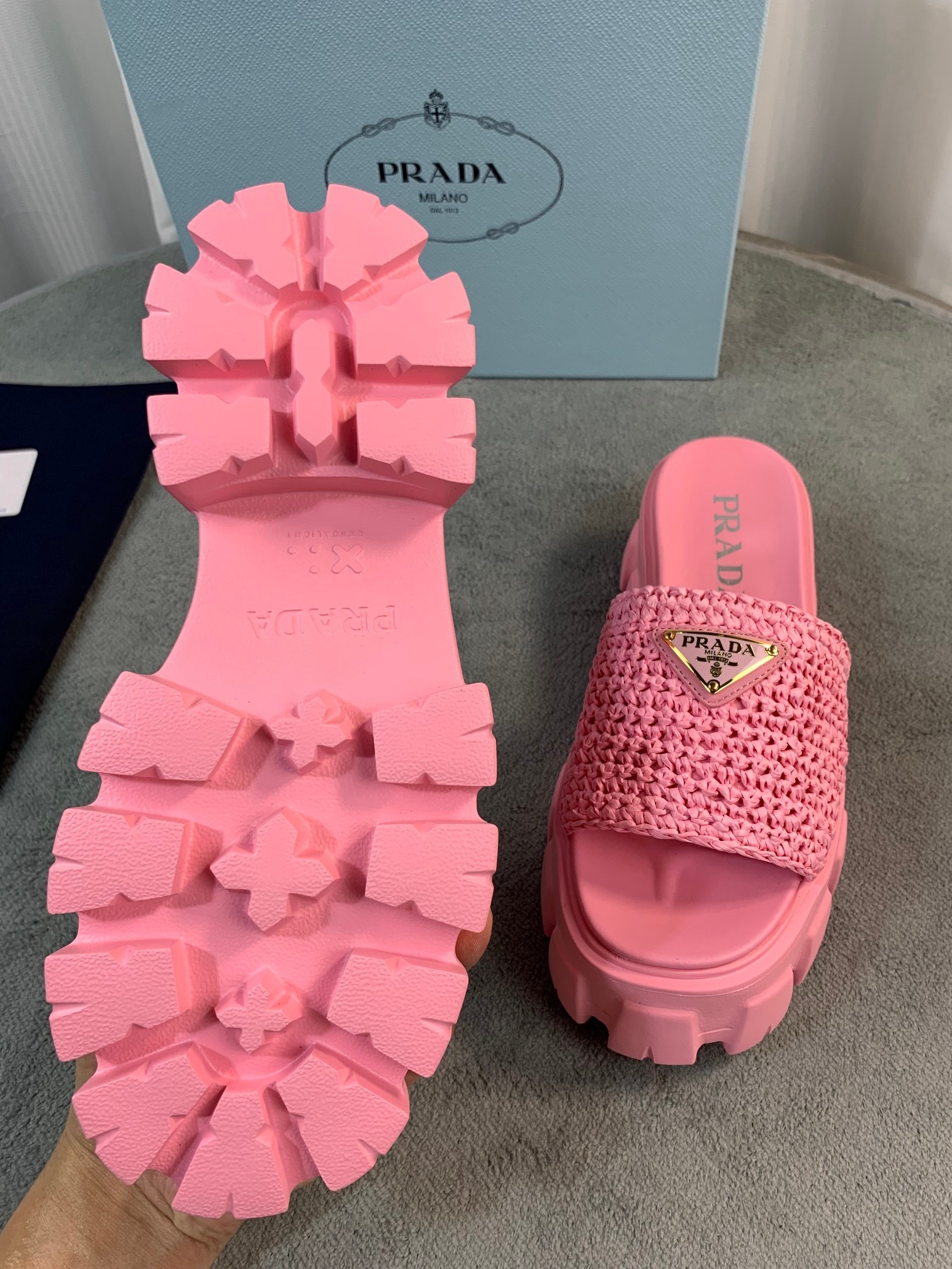 Women Top Quality P*rada shoes