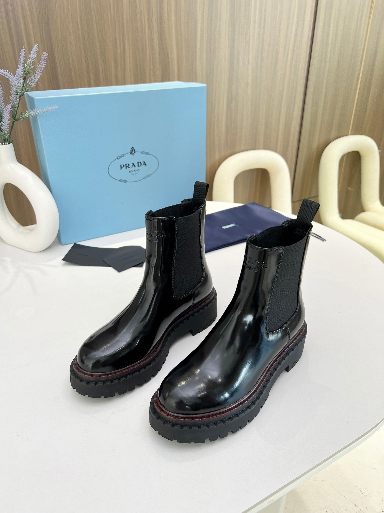 Women Top Quality P*rada shoes