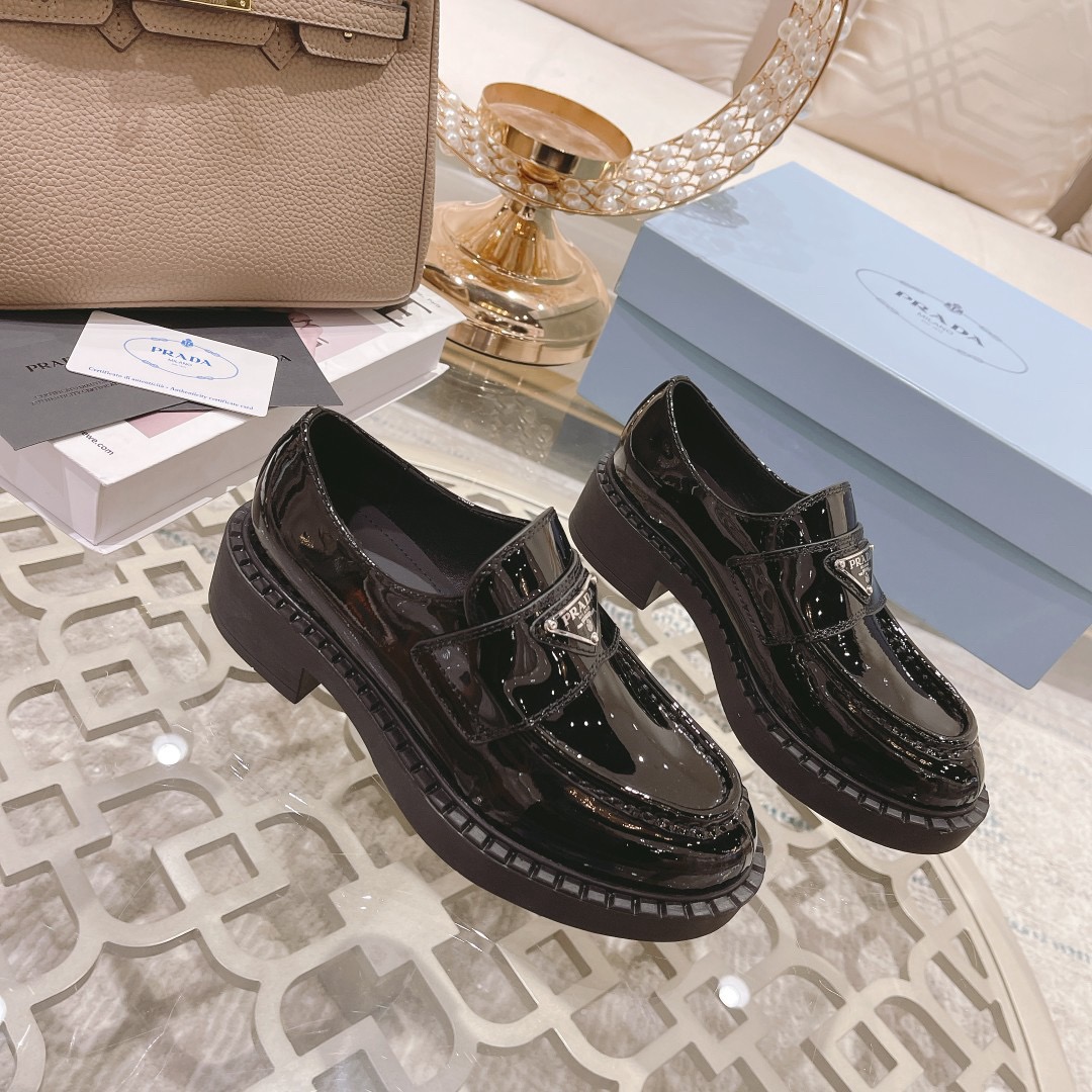 Women Top Quality P*rada shoes