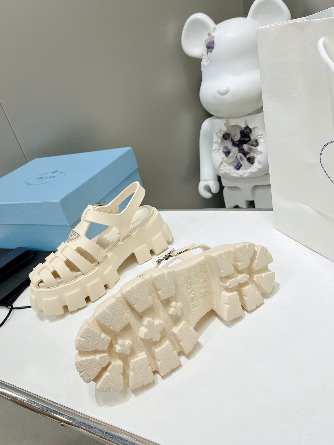 Women Top Quality P*rada shoes