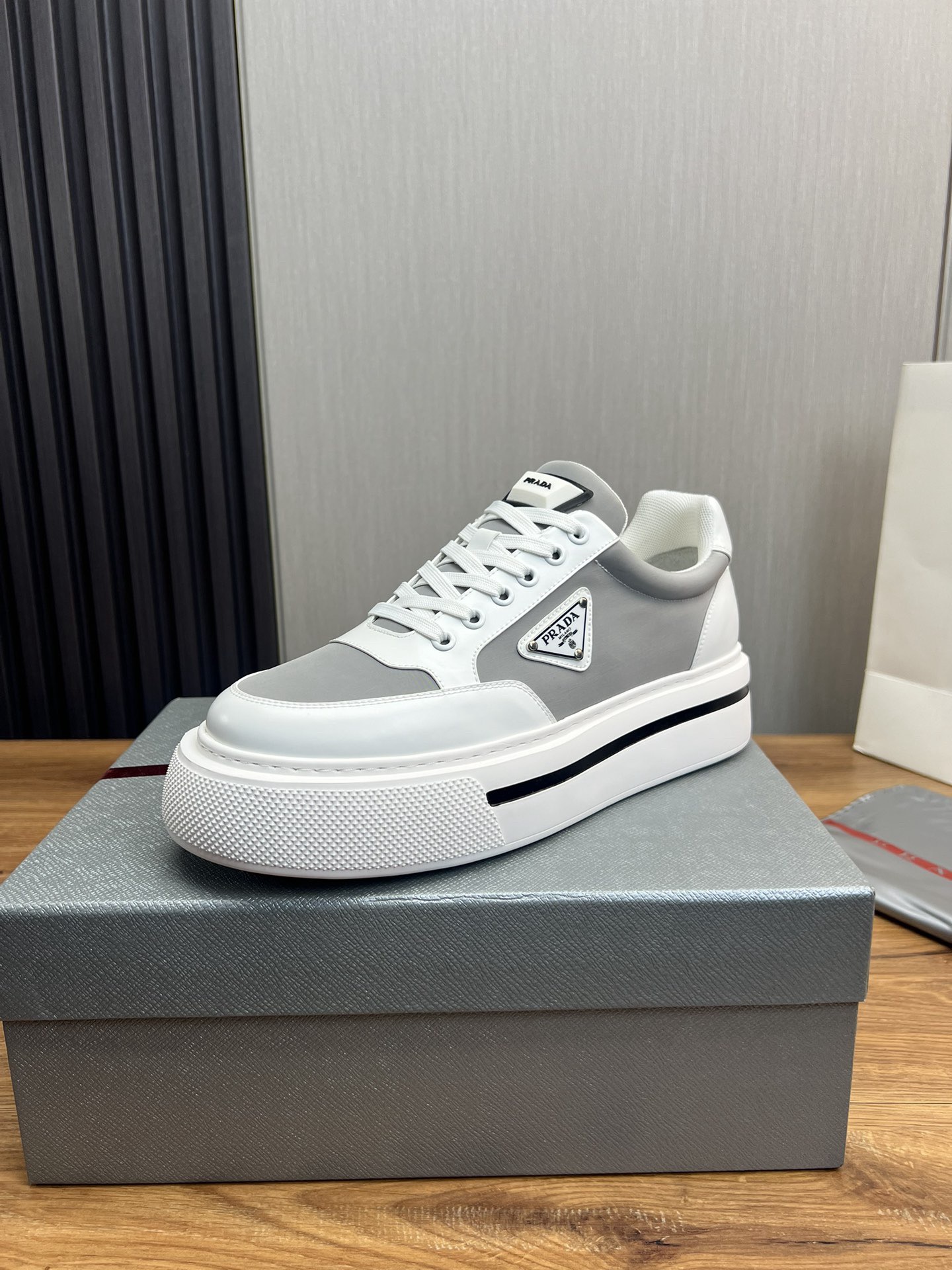 Women Men Top Quality P*rada shoes